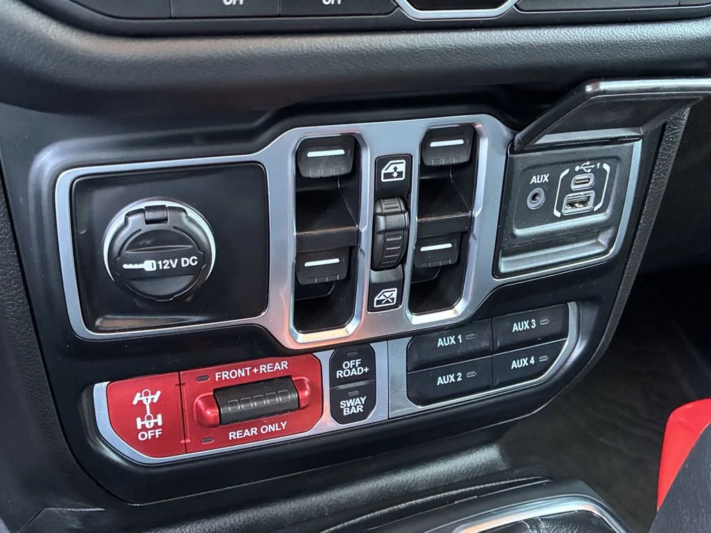 Used 2025 Orange Jeep Rubicon image 26