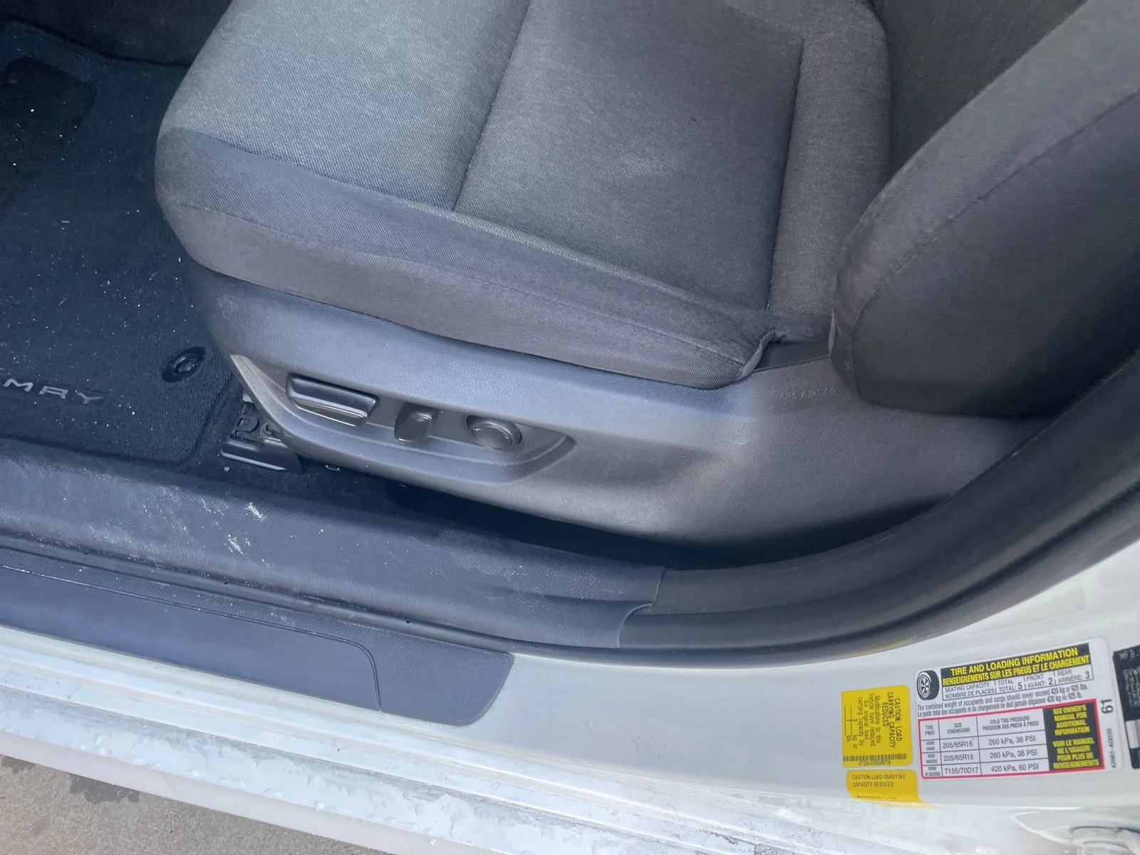 Used 2025 White Toyota LE image 19