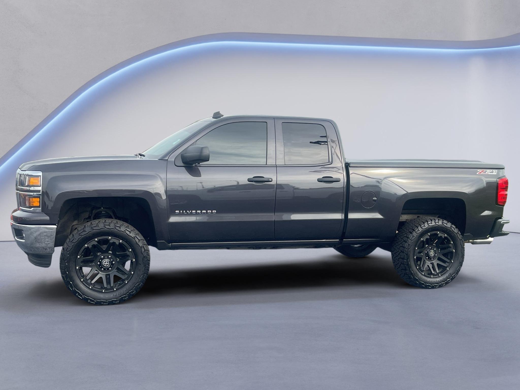Used 2014 TUNGSTEN METALLIC Chevrolet LT image 3