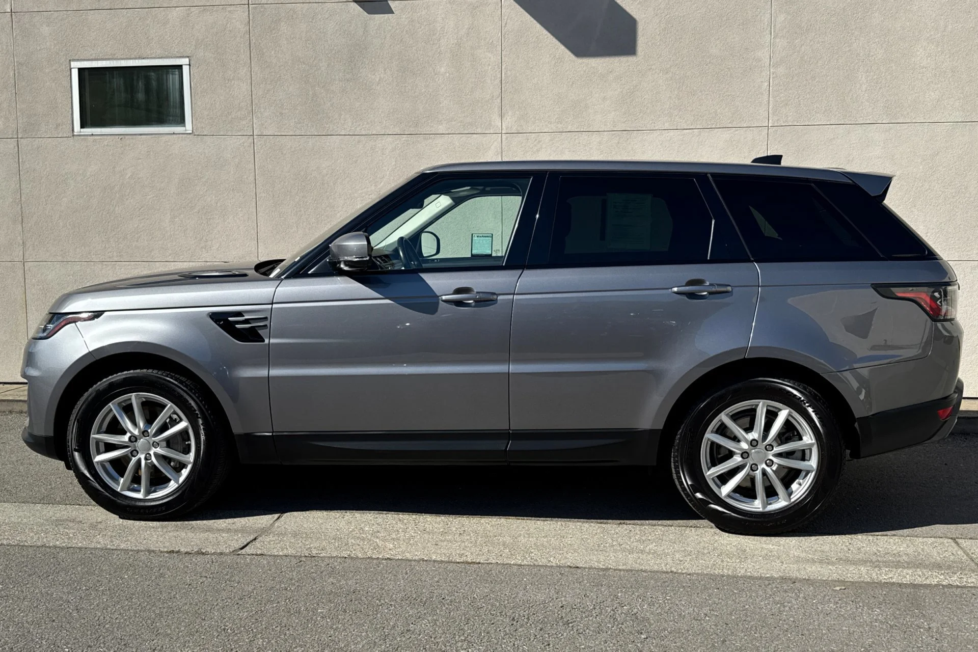 Used 2021 Eiger Grey Metallic Land Rover SE image 5