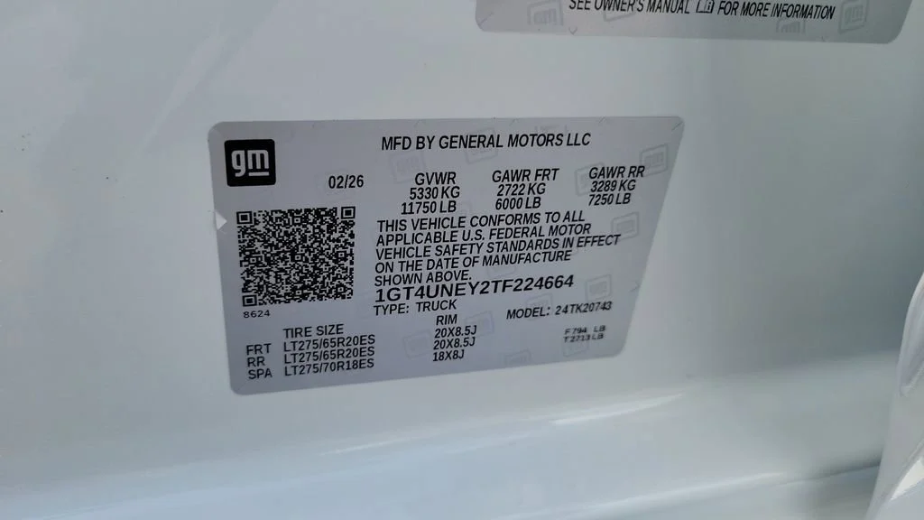 New 2026 Summit White GMC SLT image 29