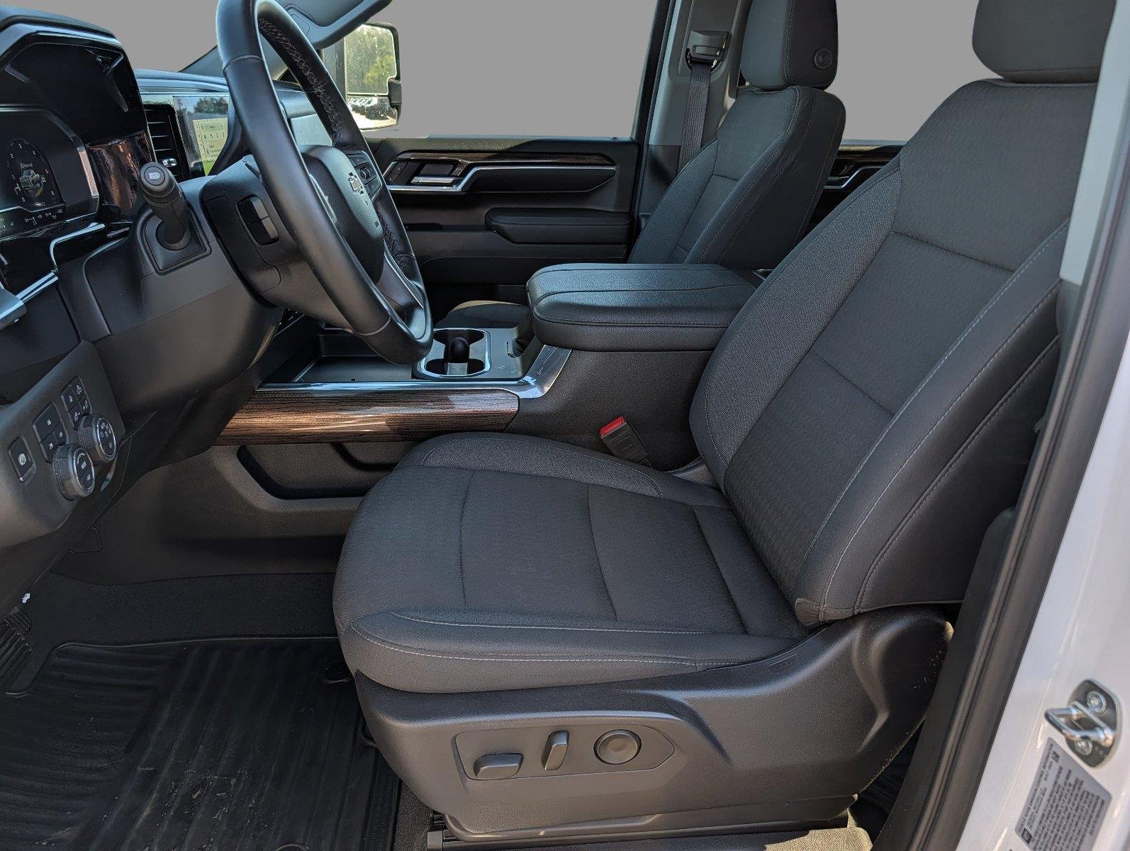 Used 2024 Summit White Chevrolet LT DRW image 11