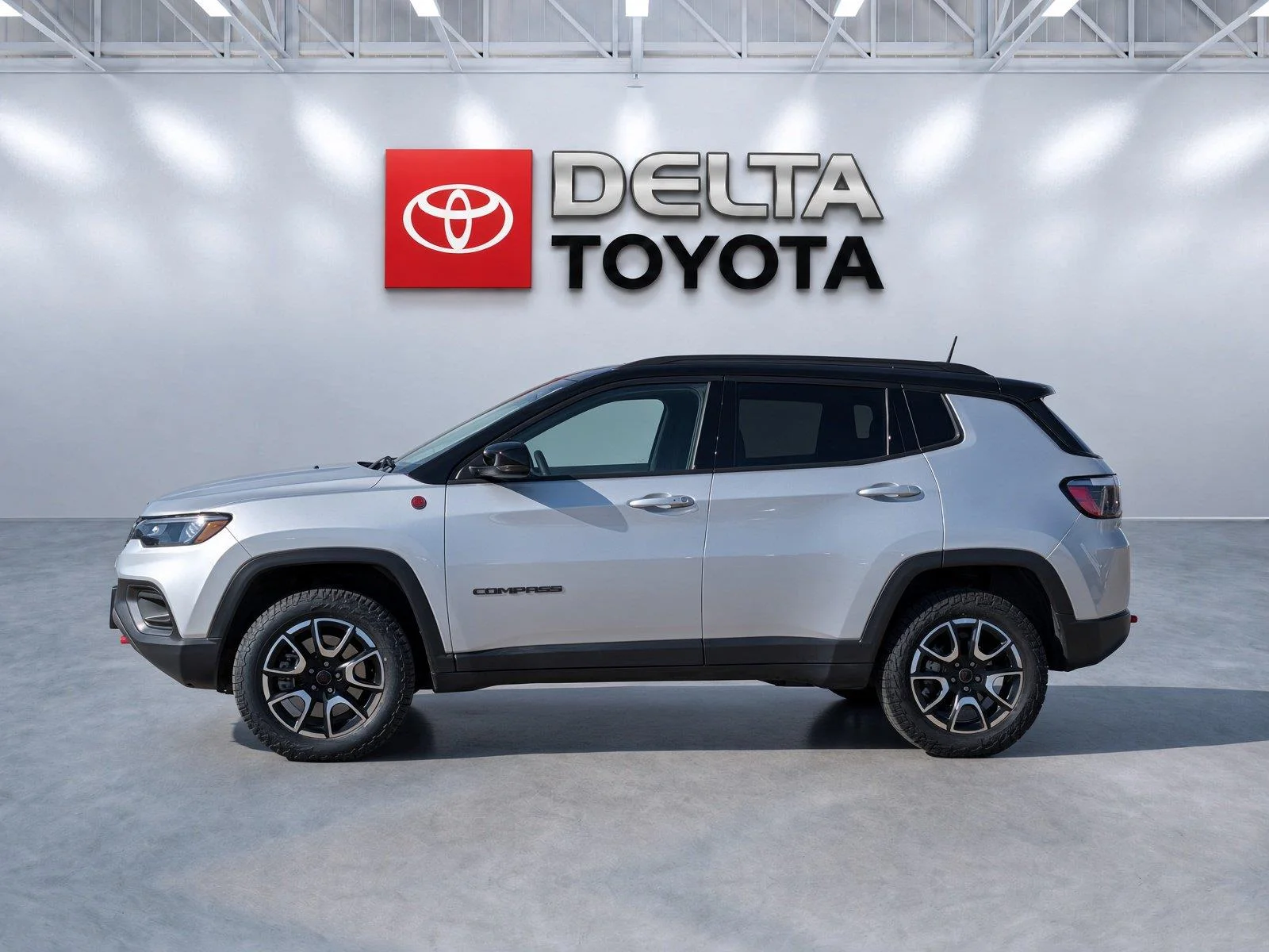 Used 2025 Silver Zynith Metallic Clearcoat Jeep Trailhawk image 2