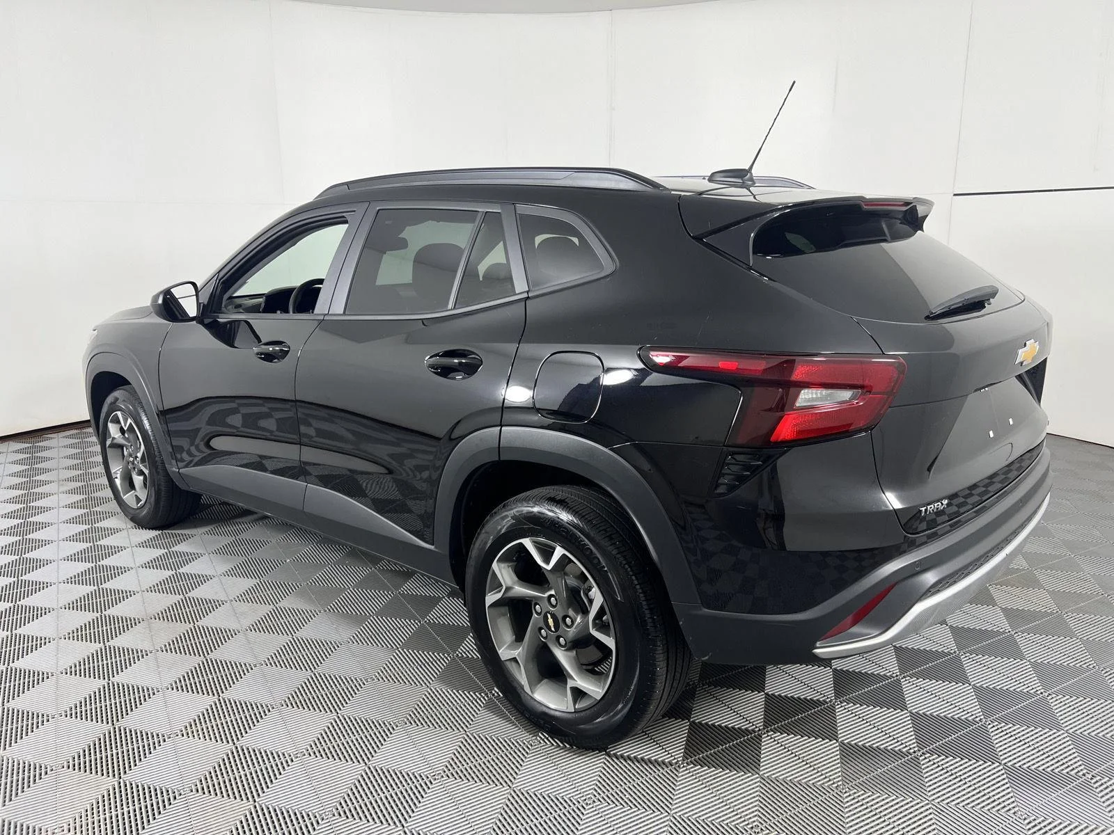 Used 2025 Mosaic Black Metallic Chevrolet LT image 8