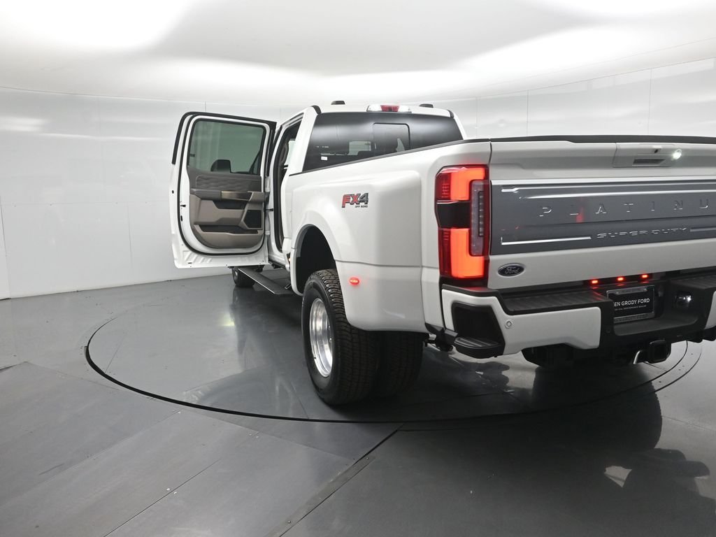 New 2026 Star White Metallic Tri-Coat Ford Platinum image 31