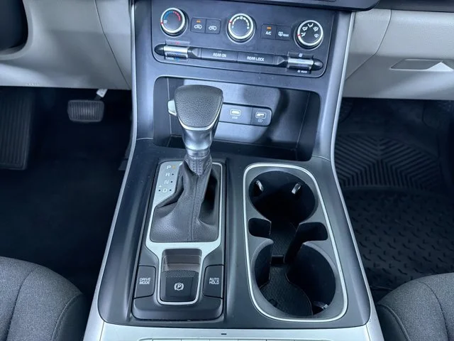 Used 2022 CERAMIC SILVER Kia LX image 15