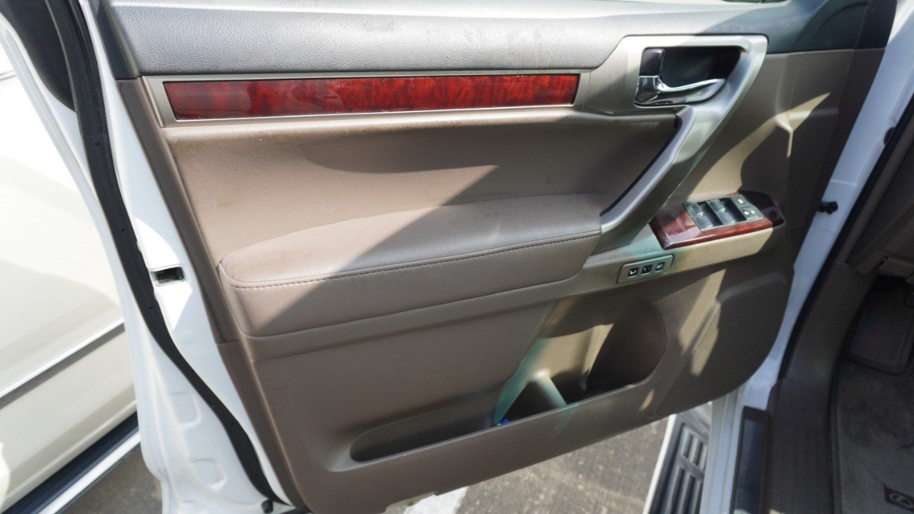 Used 2016 White Lexus  image 12