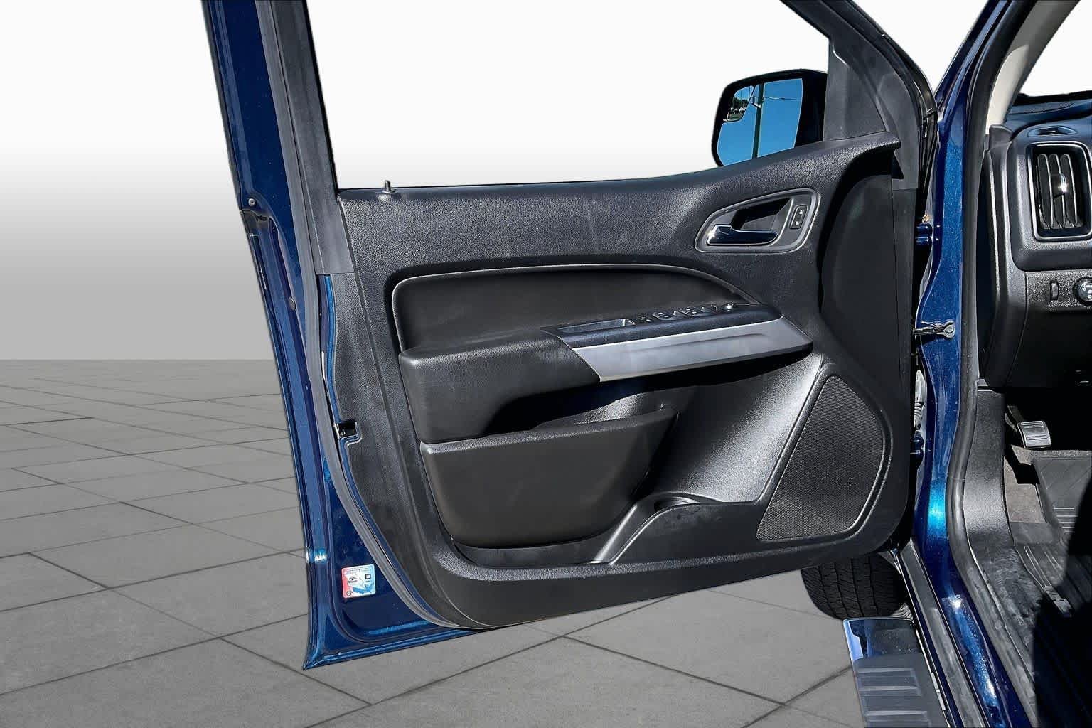 Used 2020 Pacific Blue Metallic Chevrolet 2WD LT image 21