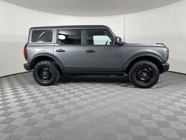 Used 2023  Ford Base image 3
