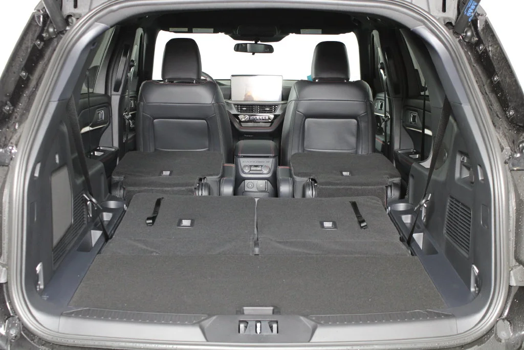 New 2027 Agate Black Metallic Ford ST-Line image 9