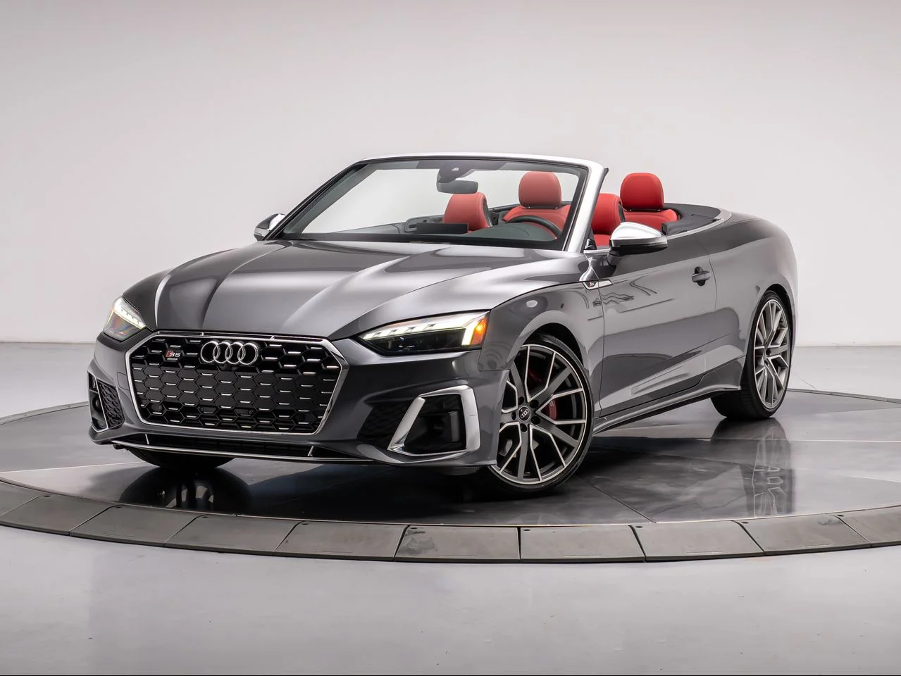 Used 2024 DAYTONA GRAY PEARL EFFECT Audi Premium Plus TFSI quattro Tiptronic image 1