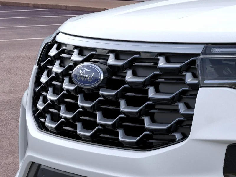 New 2026 Star White Metallic Tri-Coat Ford Platinum™ image 40