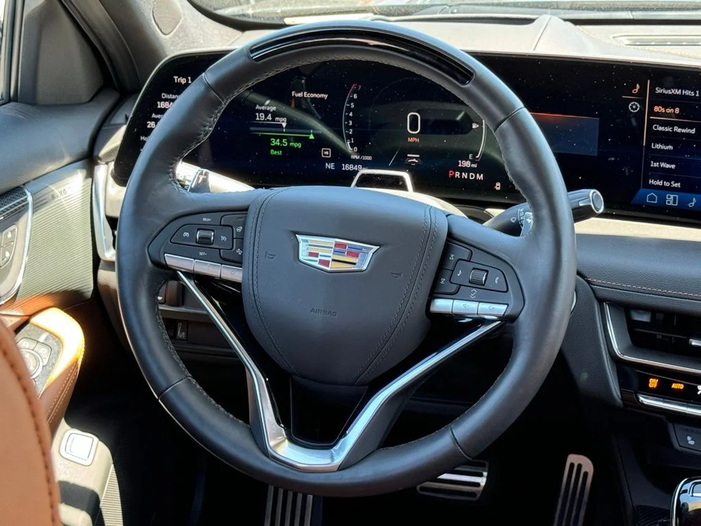 Used 2025  Cadillac Premium Luxury image 28