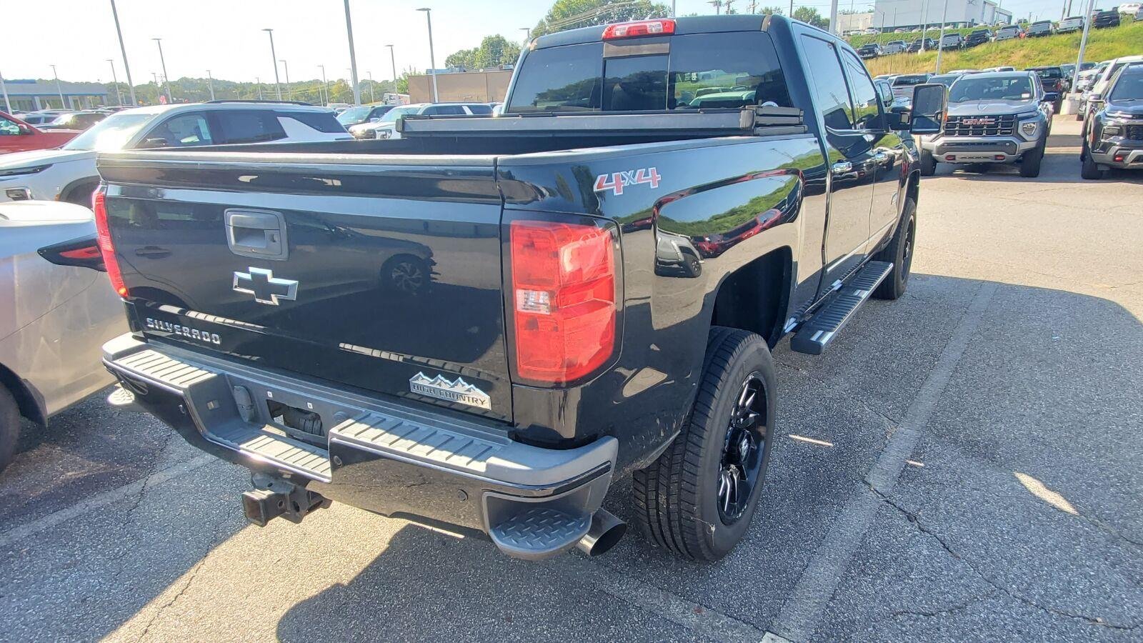 Used 2015 BLACK Chevrolet High Country image 9