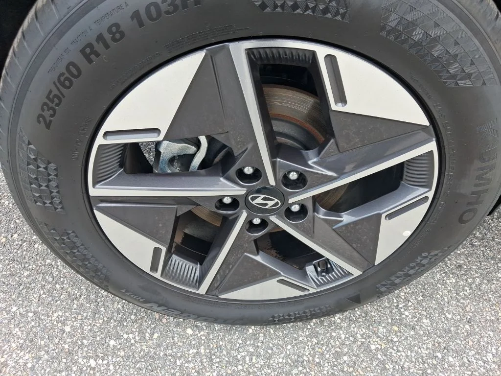 Used 2025 White Hyundai SEL image 13
