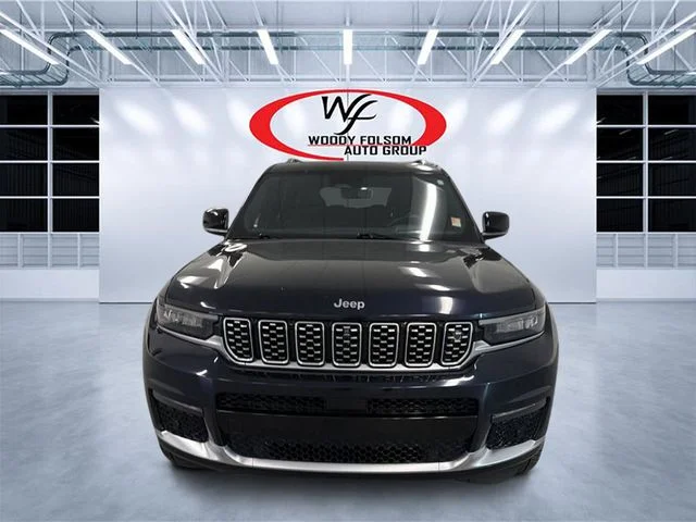 Used 2023 Black Jeep Summit image 2