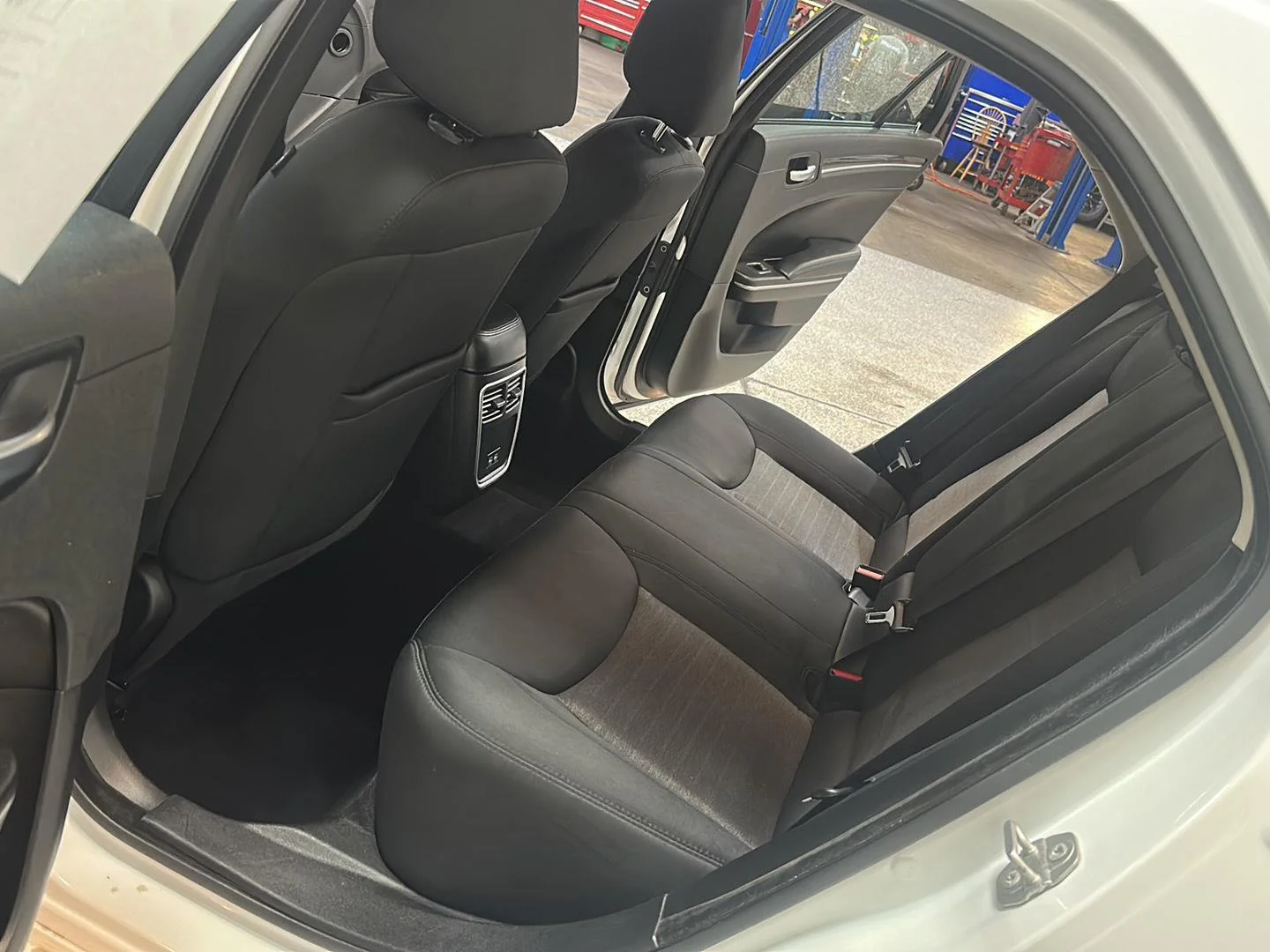 Used 2021 Bright White Clearcoat Chrysler Touring image 27