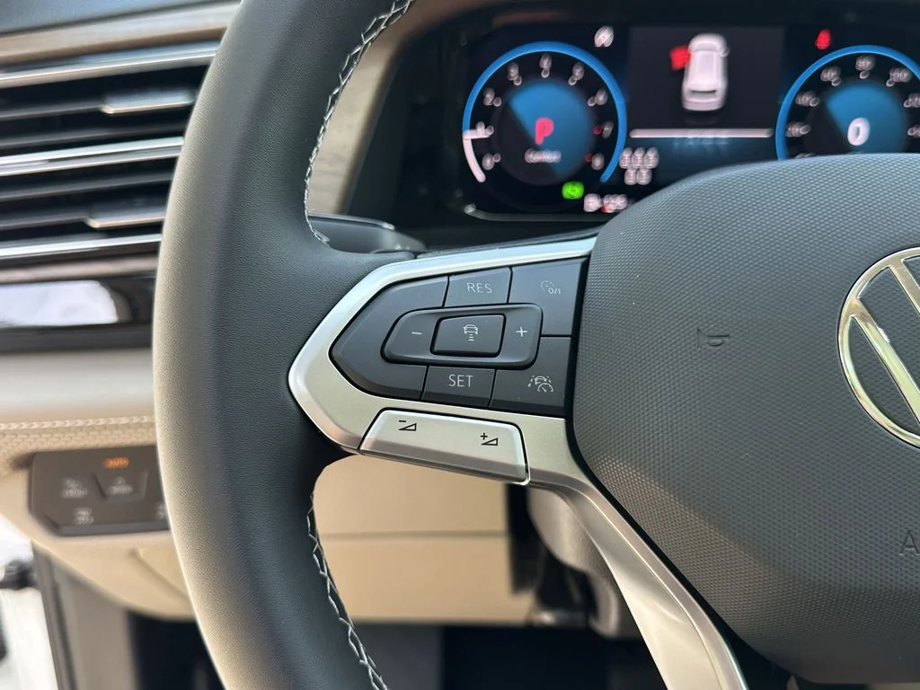New 2026 White/off-white Volkswagen 2.0T SE w/Technology image 28