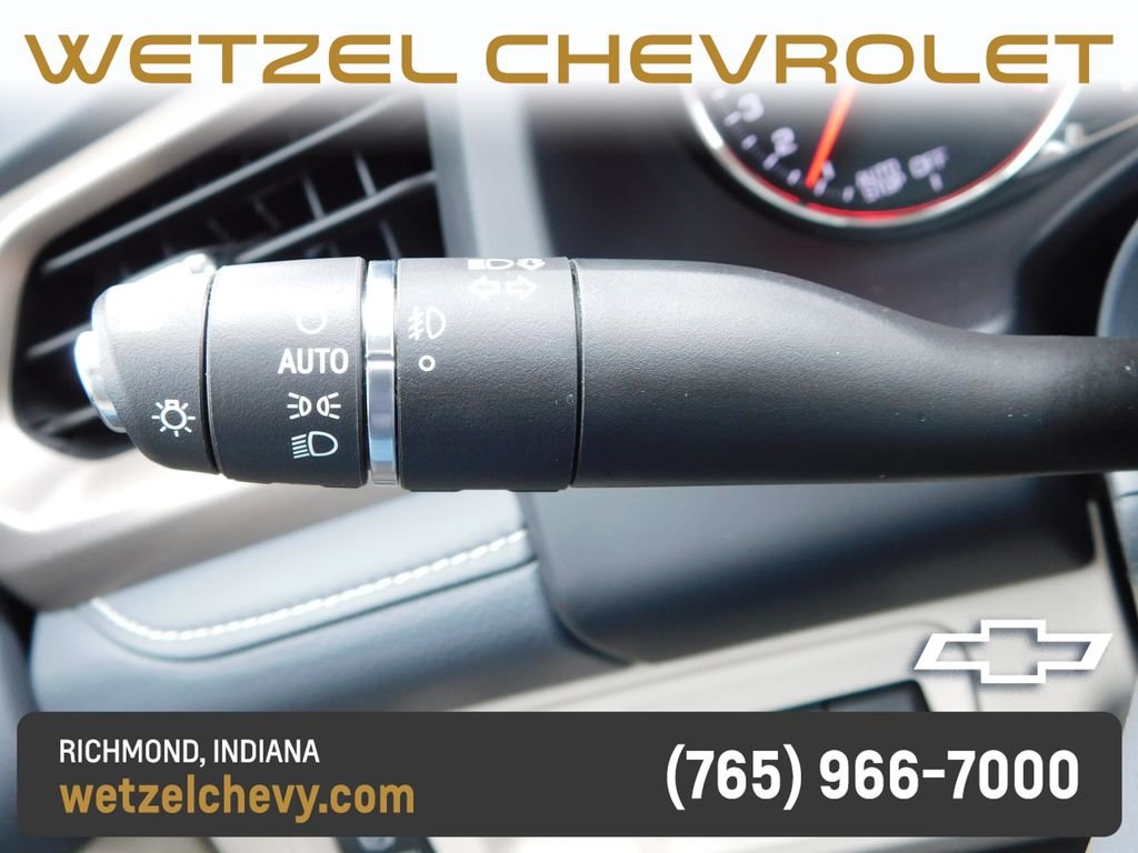 Used 2023 White GMC Denali image 39