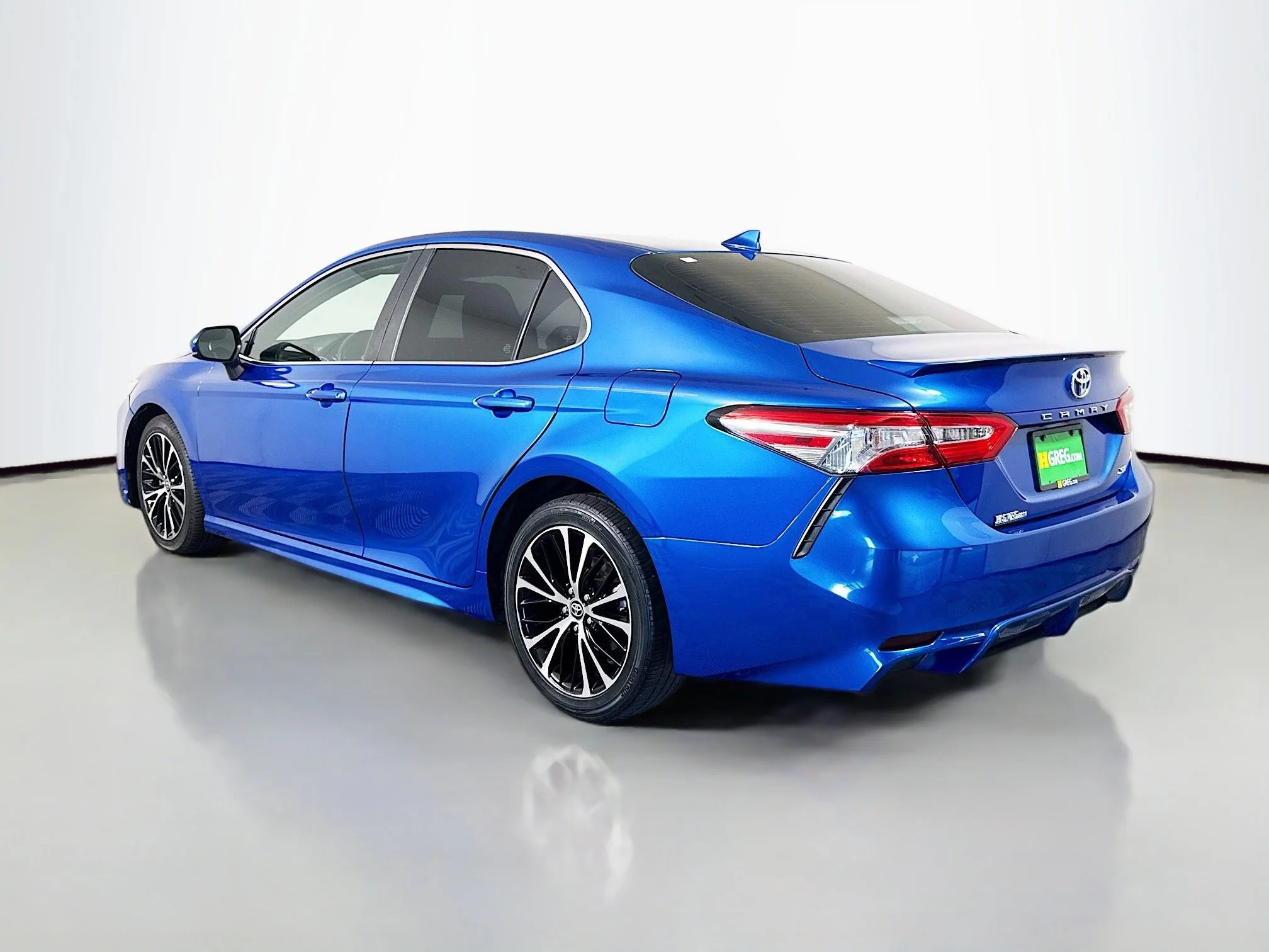Used 2020 Blue Streak Metallic Toyota SE image 5