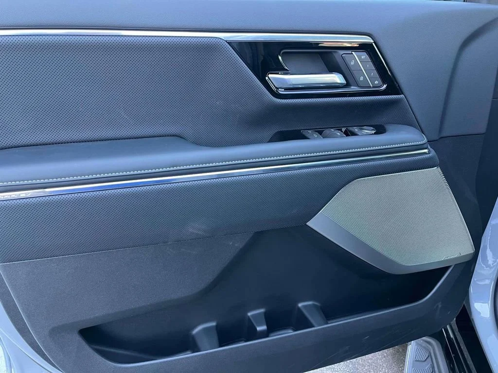 2025 GMC Sierra EV Denali - Photo 18