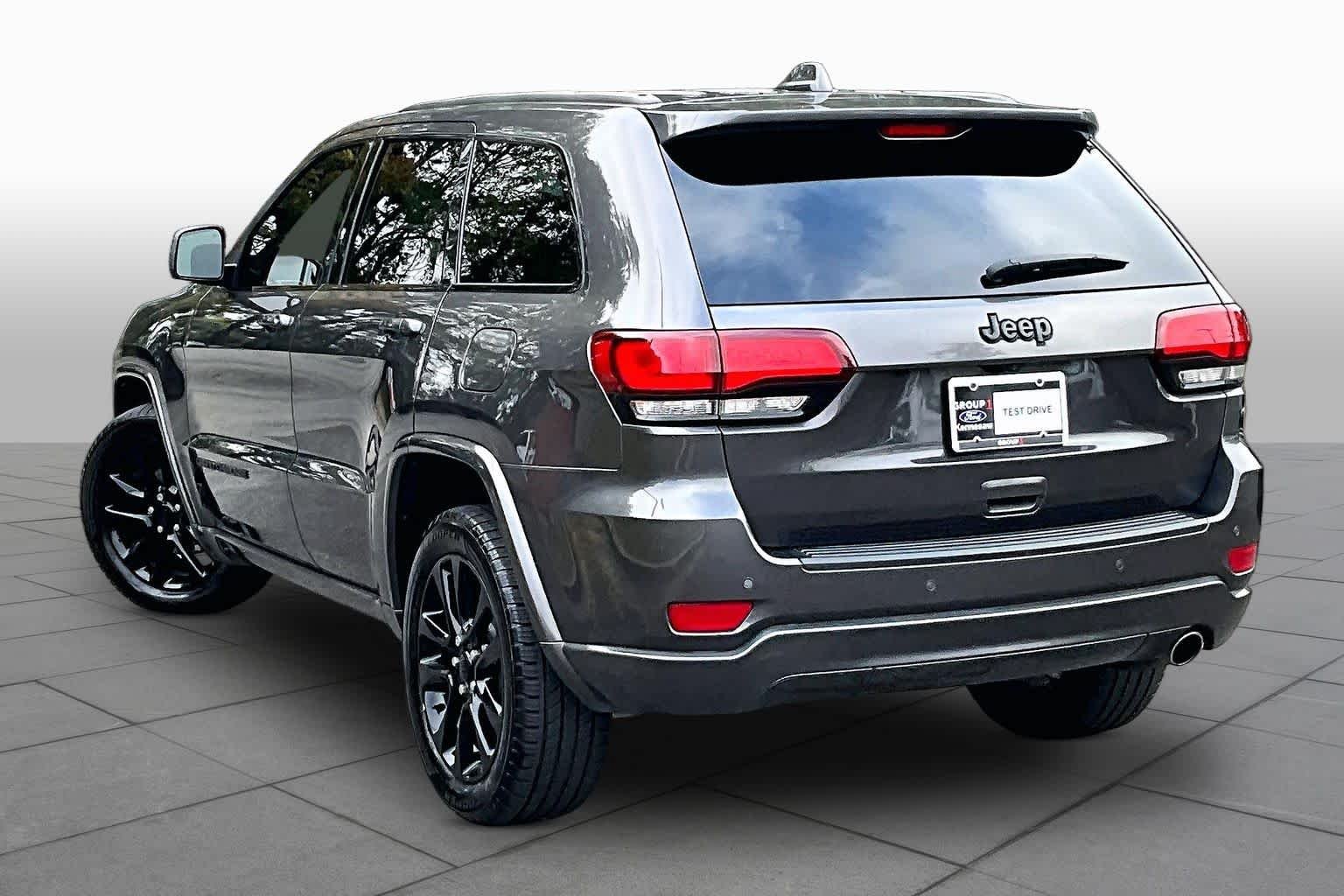 Used 2020 Granite Crystal Metallic Clearcoat Jeep Altitude image 12