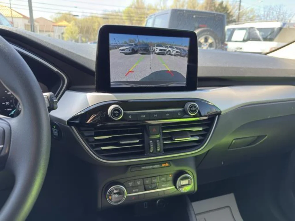 Certified Used 2020 Oxford White Ford SE image 29