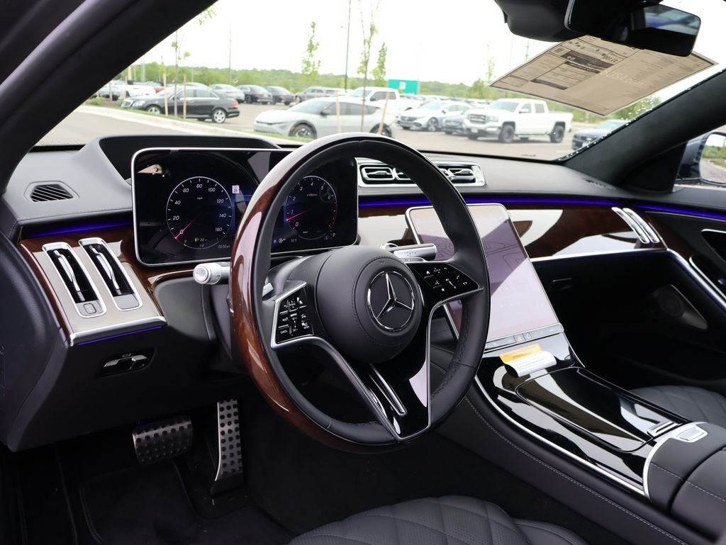New 2026 MANUFAKTUR Graphite Metallic Mercedes-Benz S 580 image 22