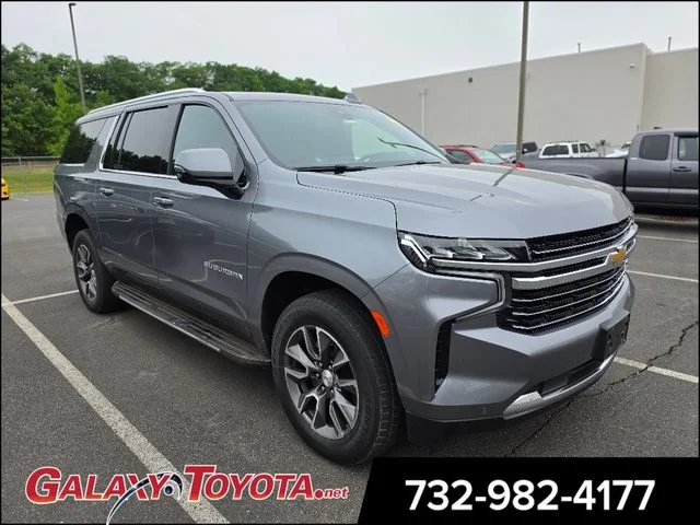 2022 Chevrolet Suburban 4WD 1500 LT's photo