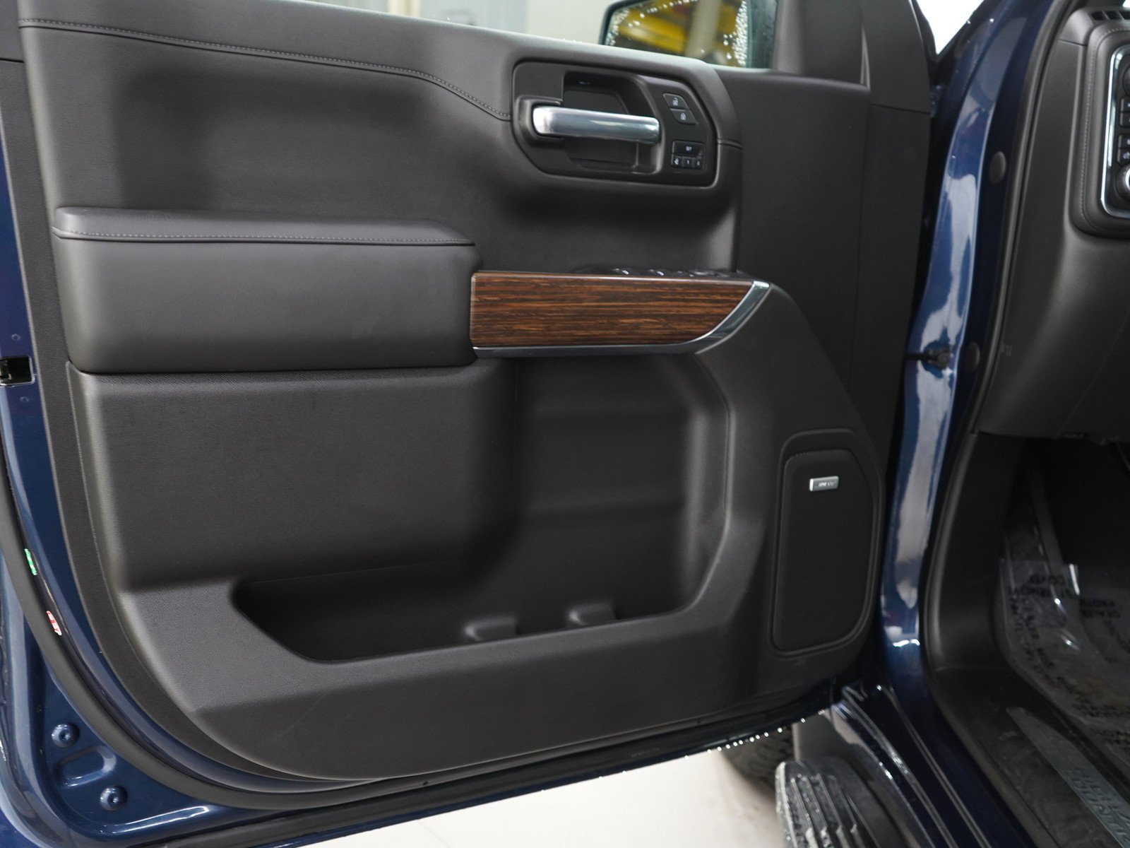 Used 2022 Northsky Blue Metallic Chevrolet High Country image 17