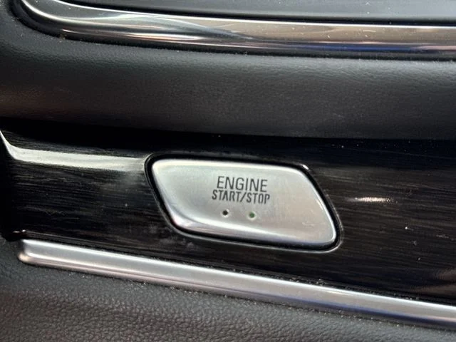 Used 2020 White Frost Tricoat Buick FWD 4dr Avenir image 21