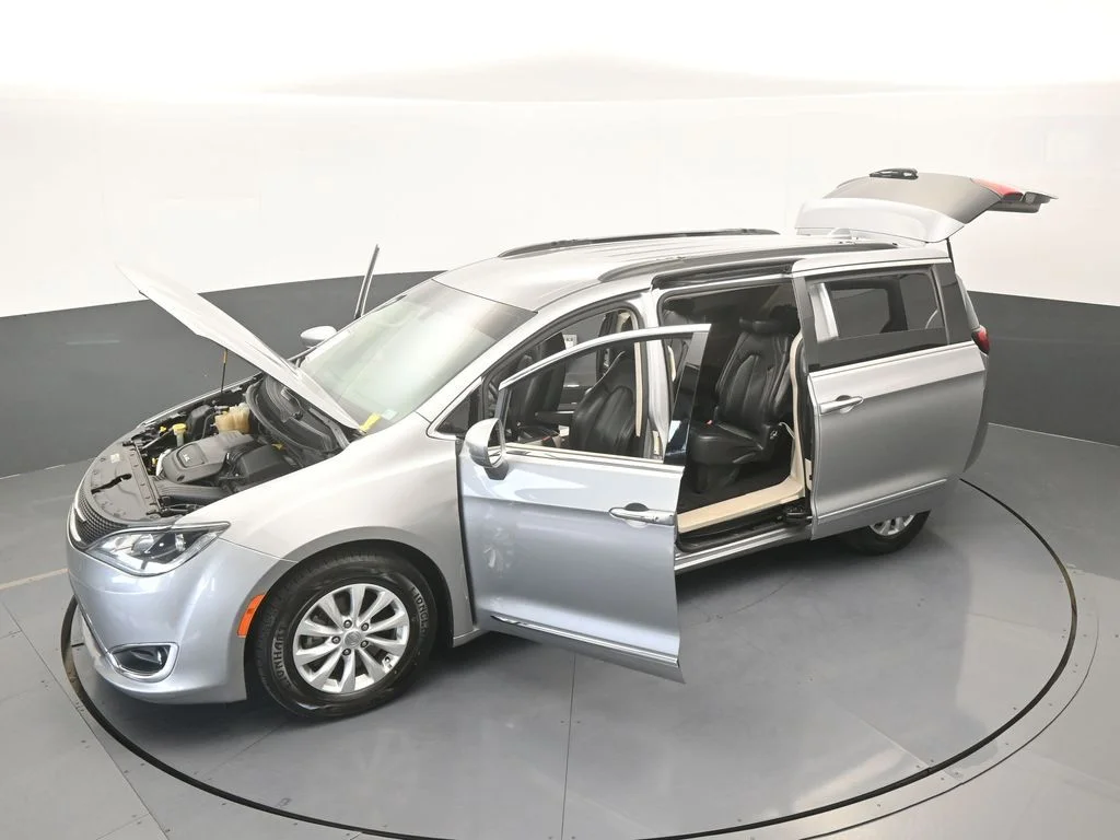 Used 2017 Billet Silver Metallic Clearcoat Chrysler Touring L image 64