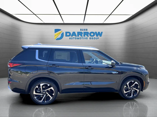 Used 2025 Black Mitsubishi SEL Platinum Edition image 6