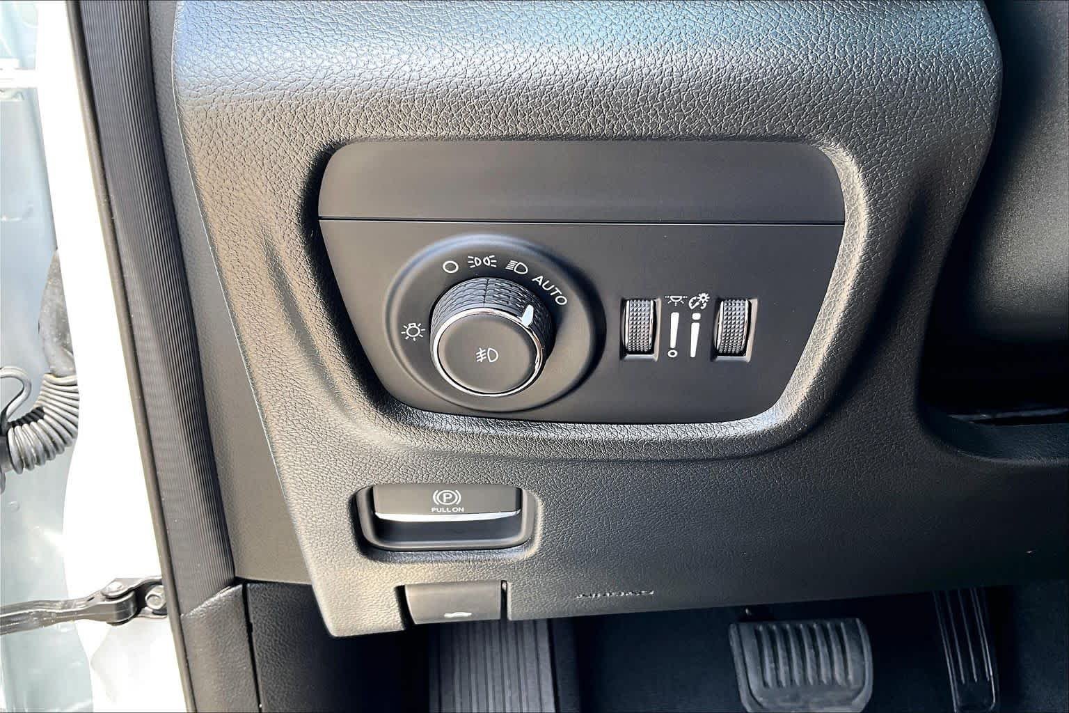 Used 2025 Bright White Clearcoat Jeep Summit image 34