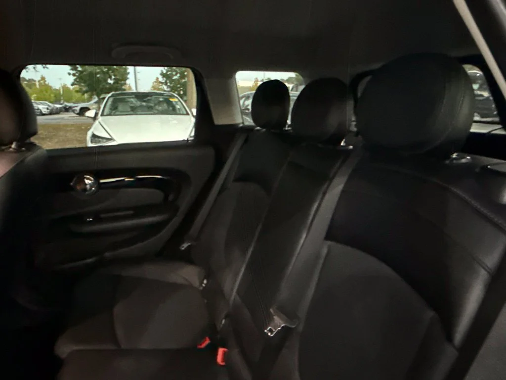 Used 2017 Red MINI Clubman image 13