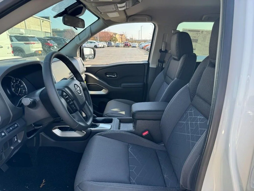 2025 Nissan Frontier SV - Photo 12
