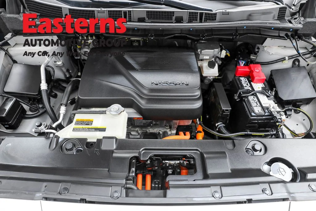 Used 2023 Silver Nissan S image 7