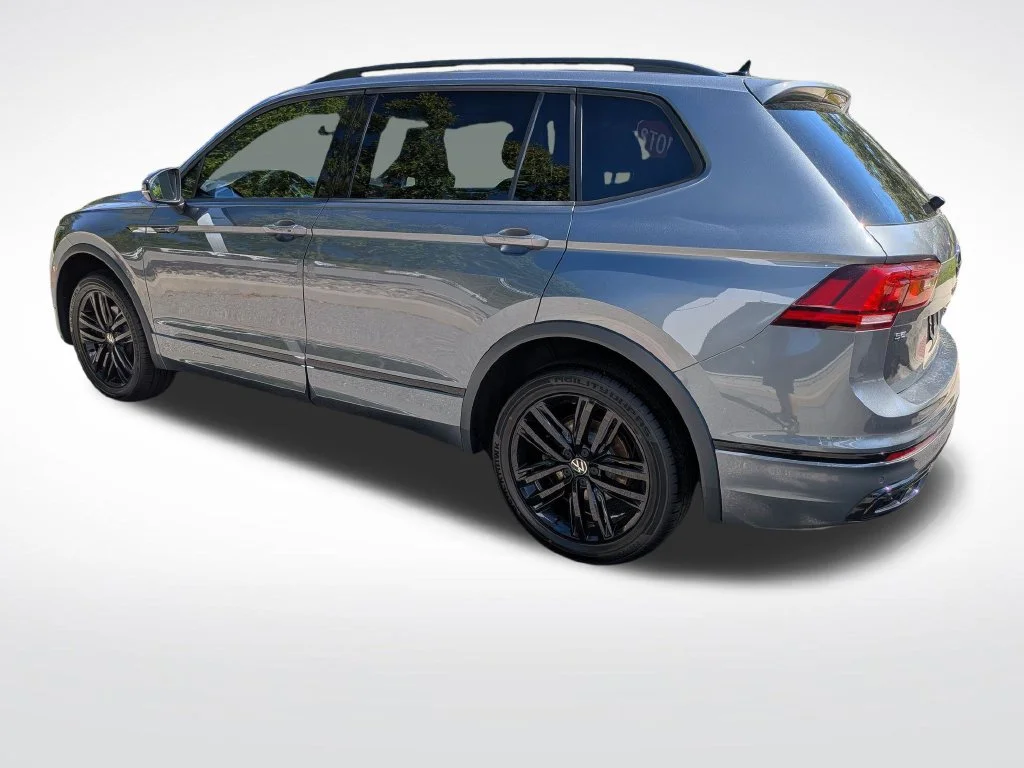 Used 2022  Volkswagen 2.0T SE R-Line Black image 5