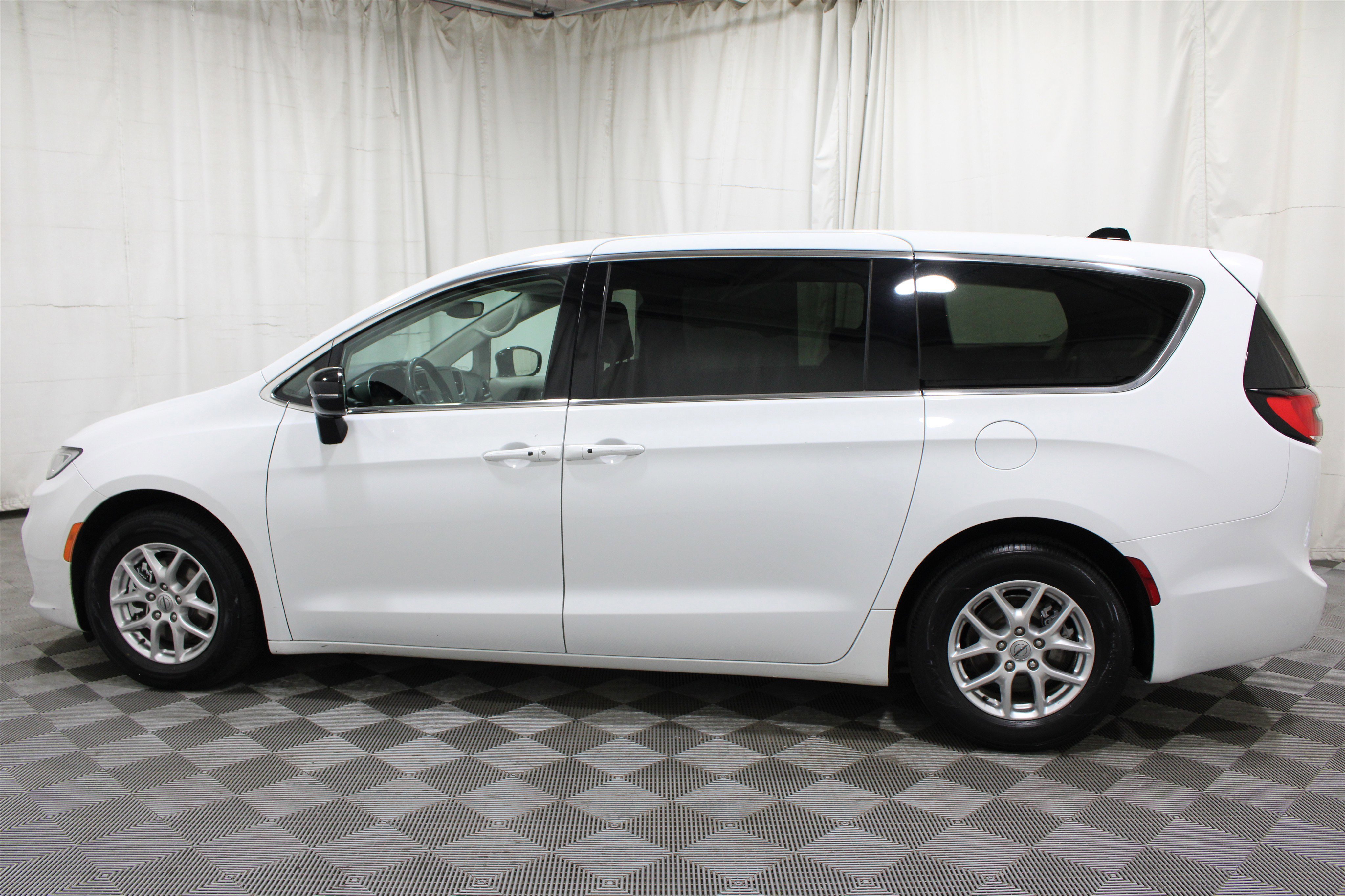 Used 2024 Bright White Clearcoat Chrysler Touring L image 33