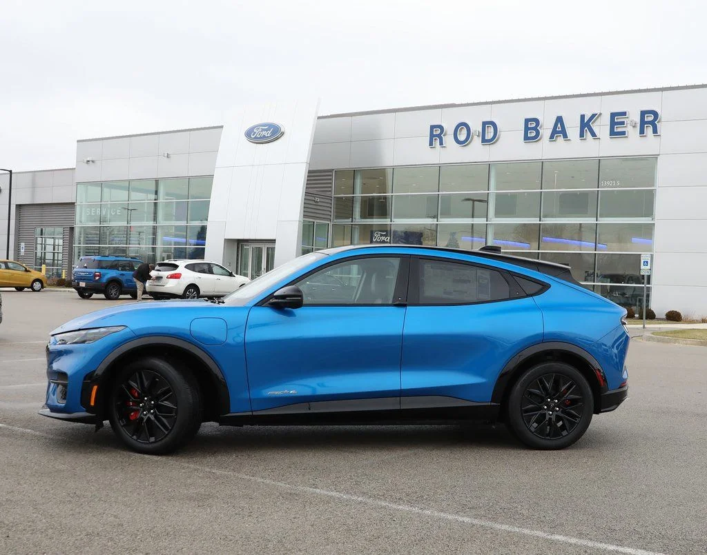 2025 Ford Mustang-Mach-e Premium's photo