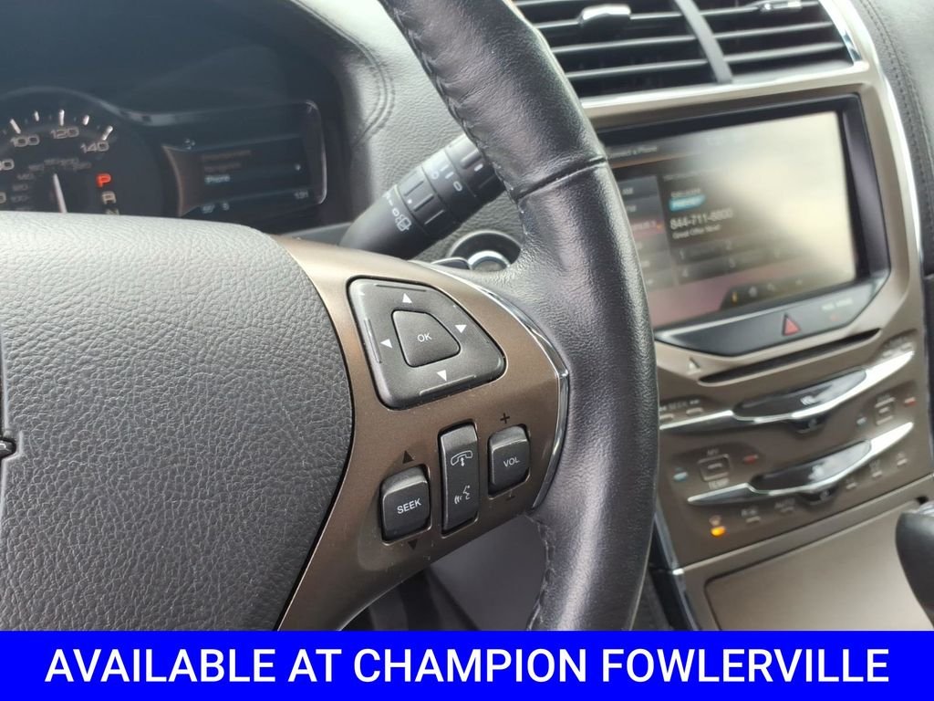 Used 2015 White Lincoln Base image 16