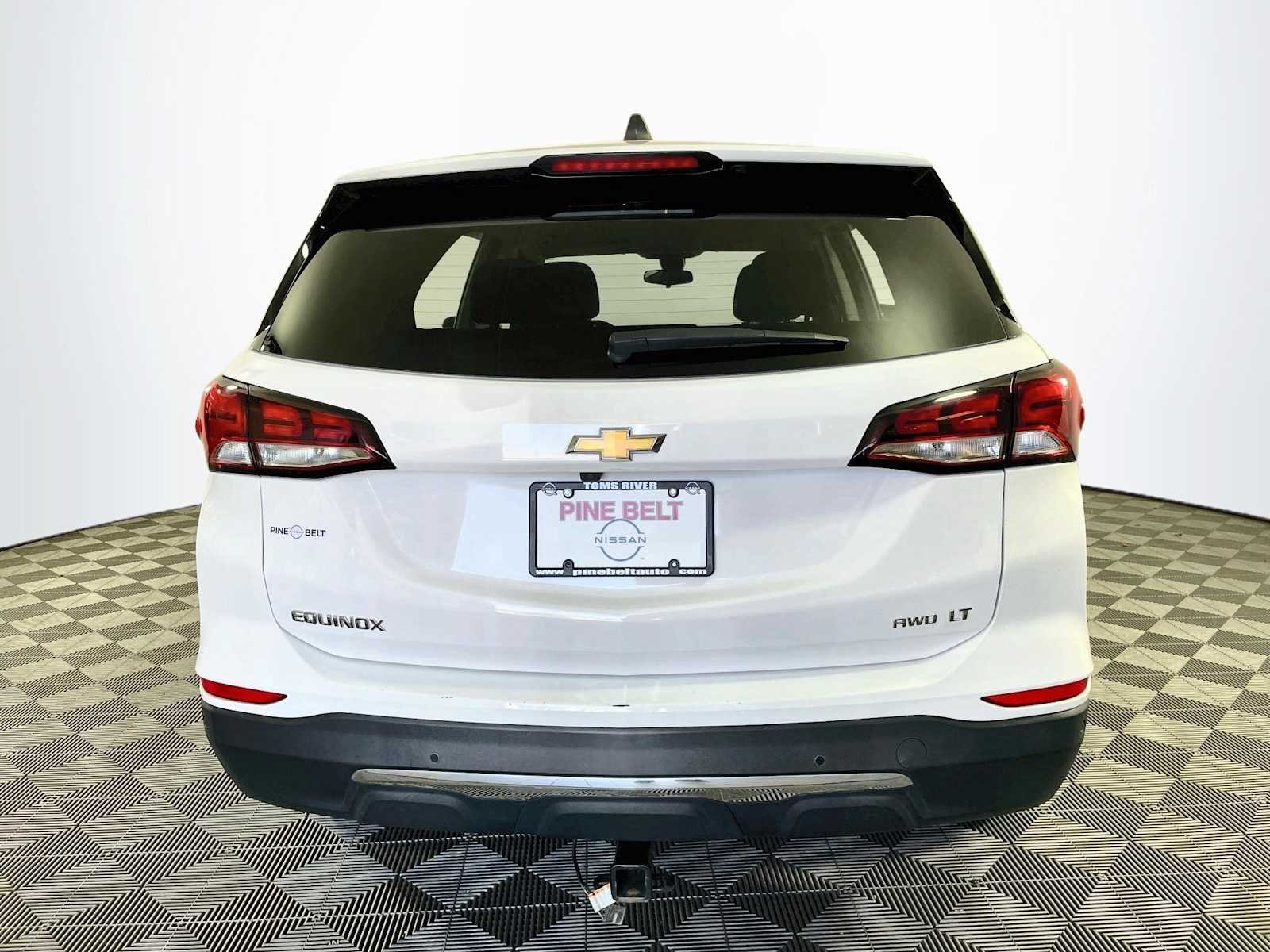 Used 2022 Summit White Chevrolet LT image 5