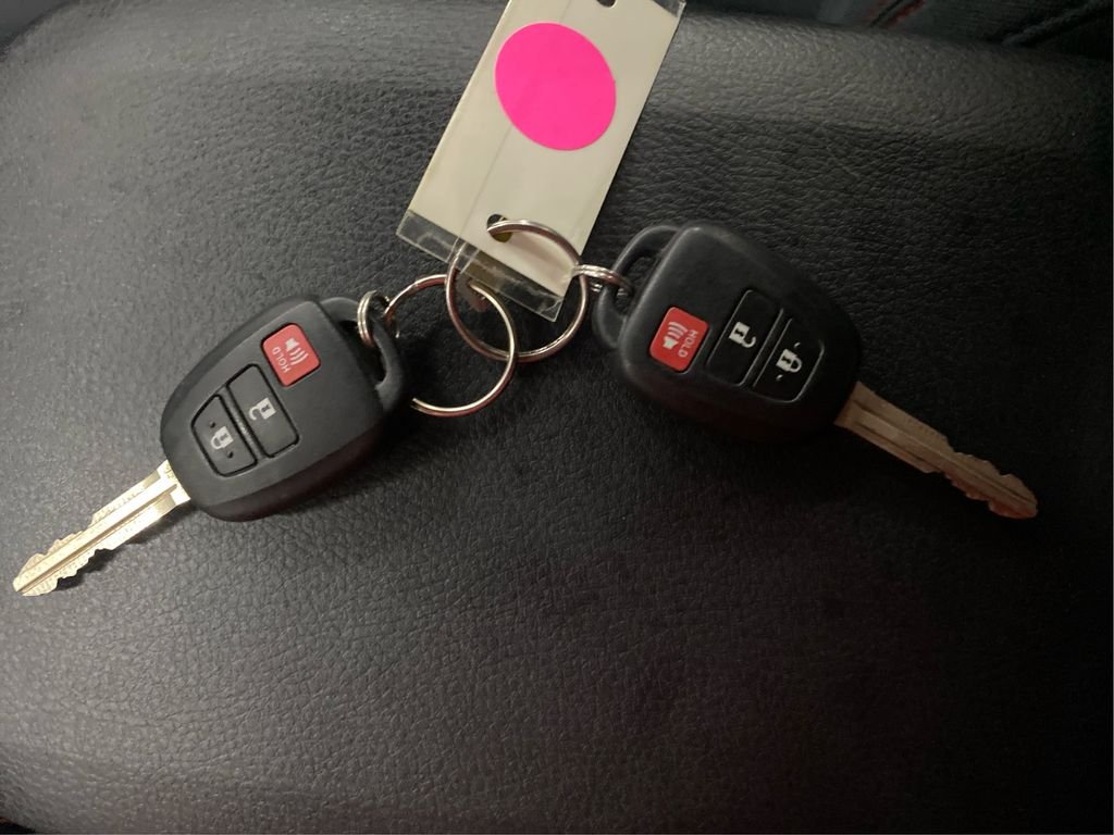 Used 2018 Black Toyota SR5 image 27