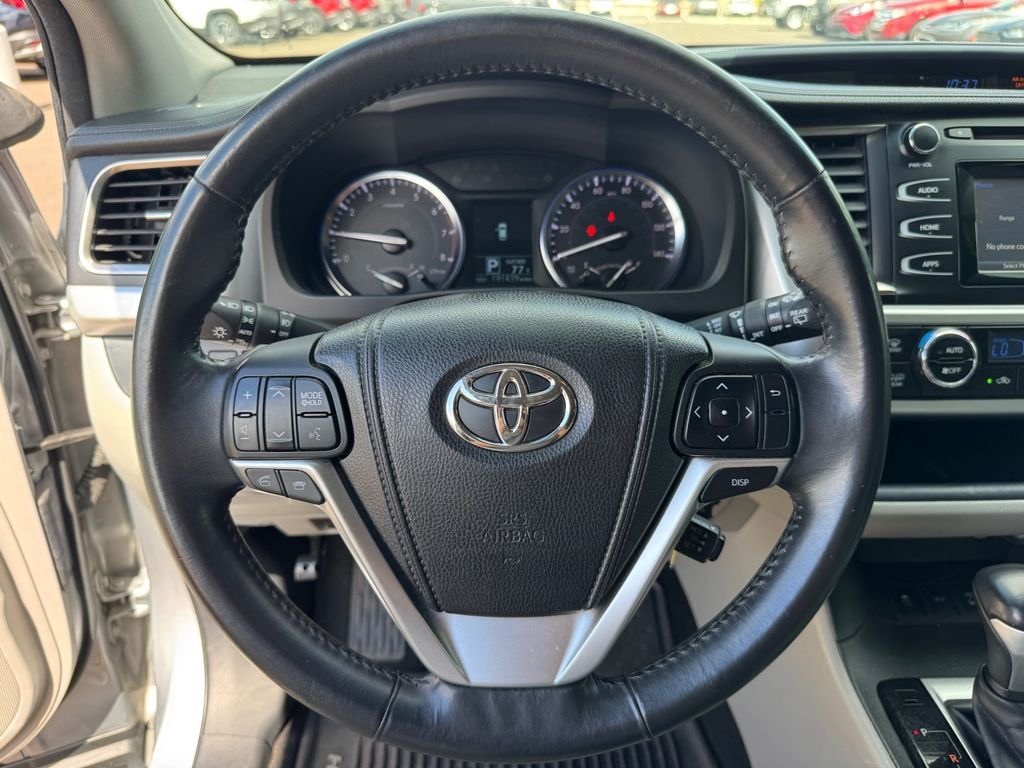Used 2014 Silver Toyota LE Plus V6 image 20