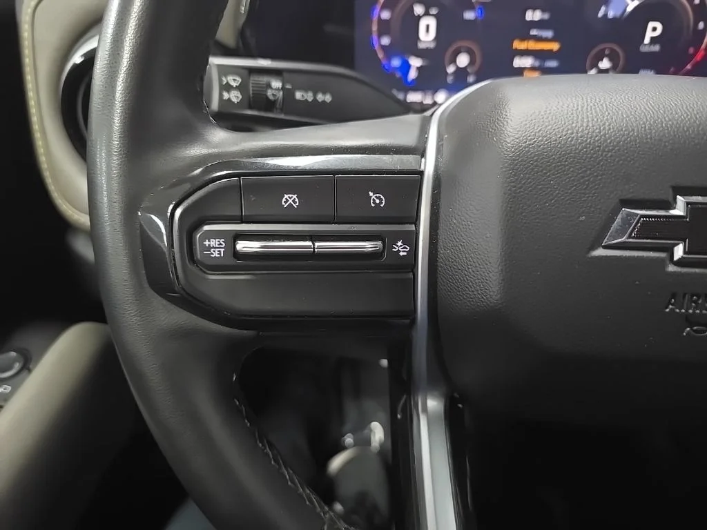 Used 2024 Blue Chevrolet ZR2 image 22