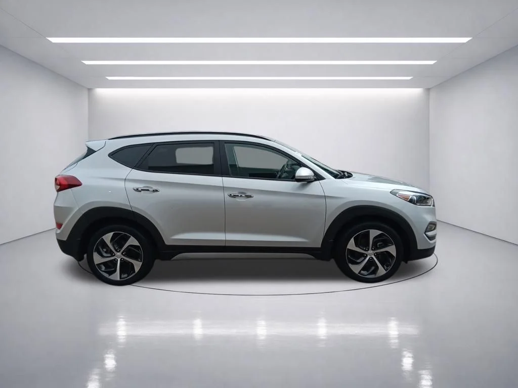 Used 2018 Molten Silver Hyundai Limited image 8