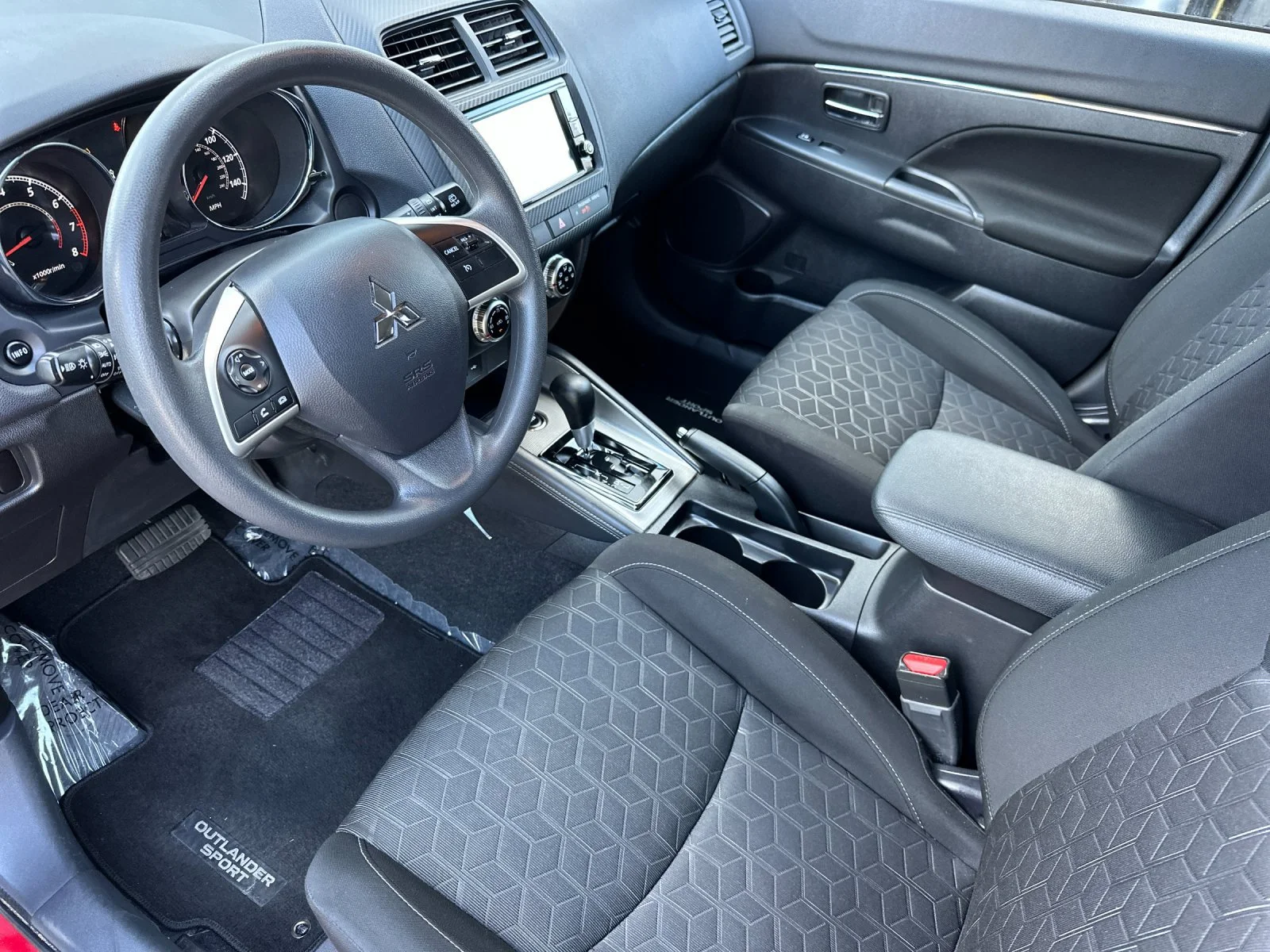 Used 2025  Mitsubishi 2.0 ES image 10
