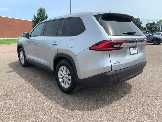 Used 2024 Silver Toyota XLE image 5