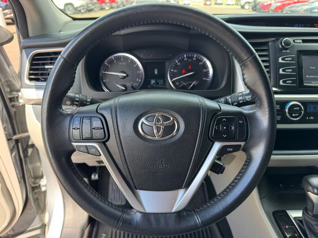 Used 2014 Silver Toyota LE Plus V6 image 20