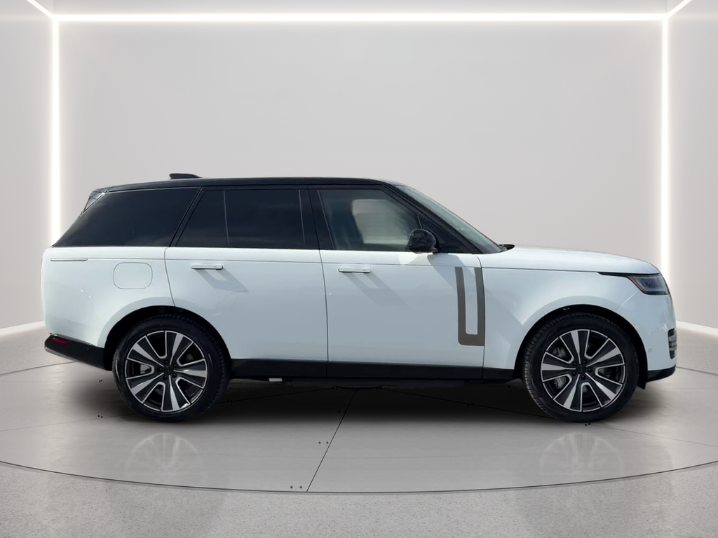 New 2026 Fuji White Land Rover SE image 4